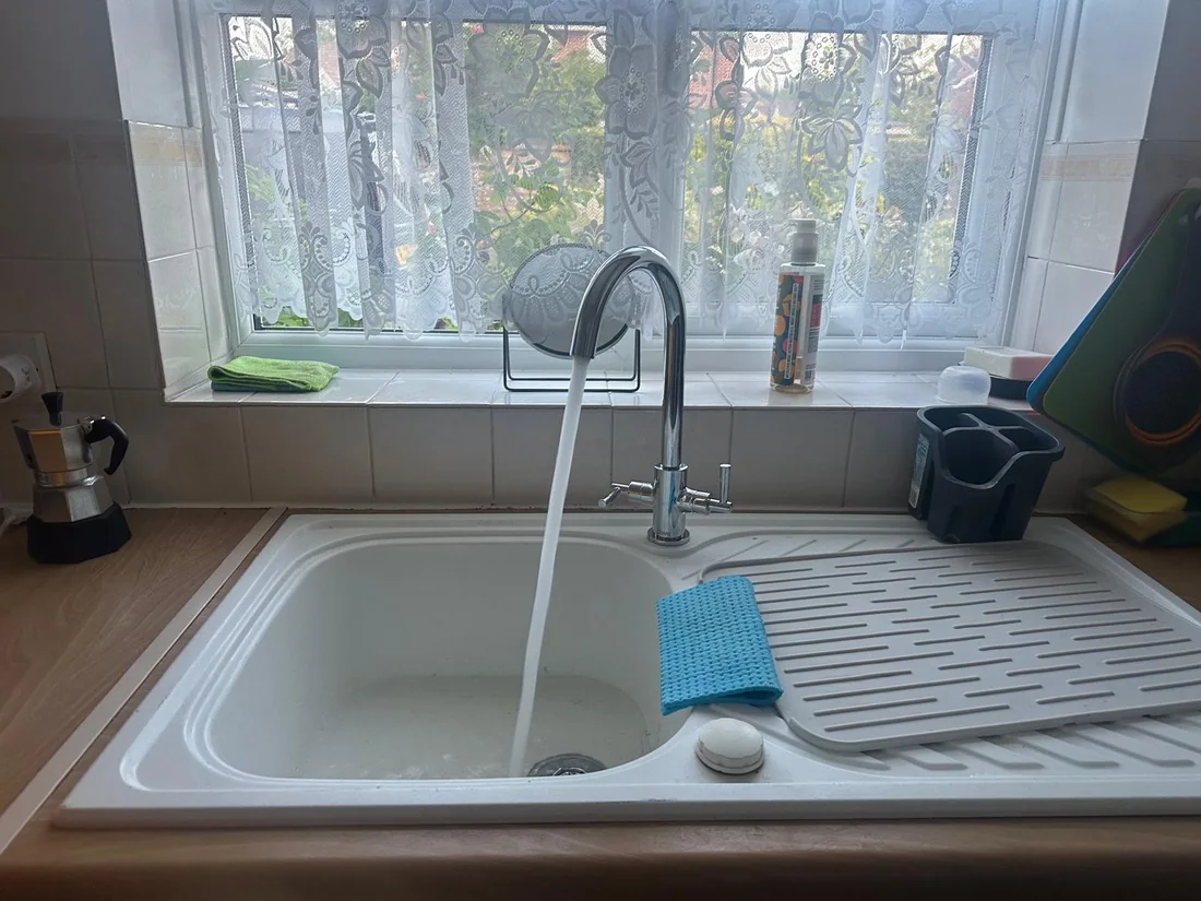 Kitchen mixer tap after replacement